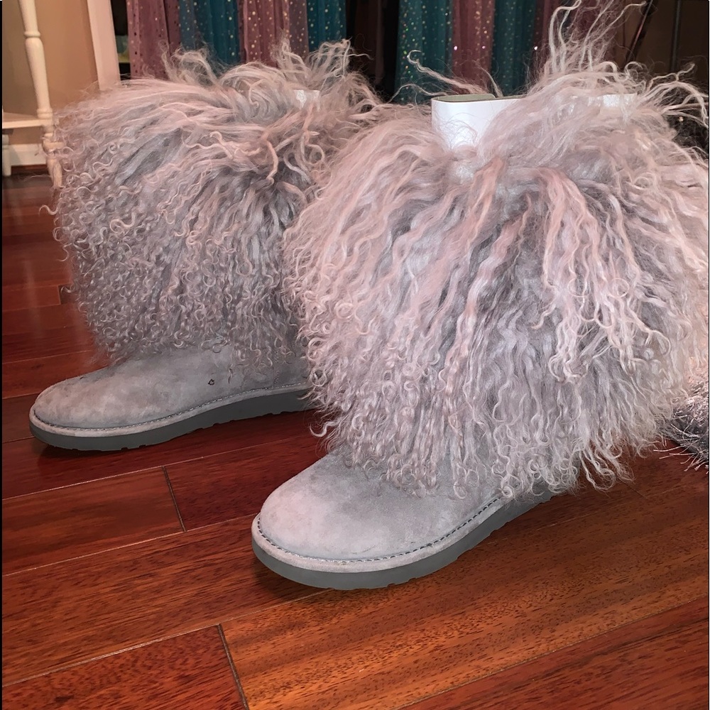 grey ugg boots